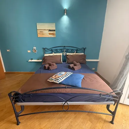 Giulietta Near The Center And The Sea * Bari