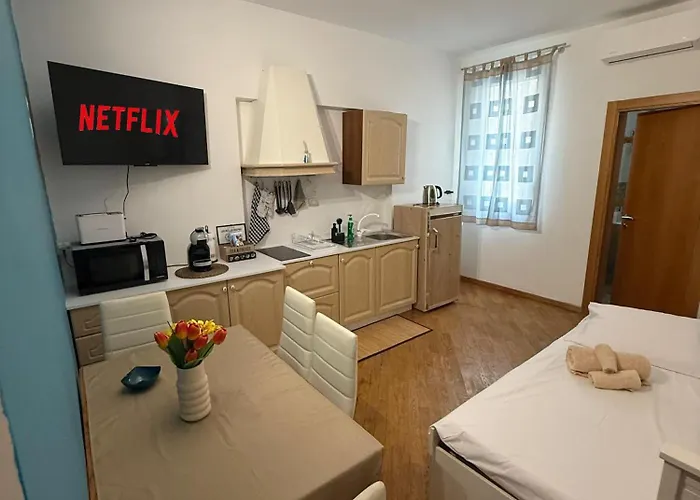 Giulietta Near The Center And The Sea