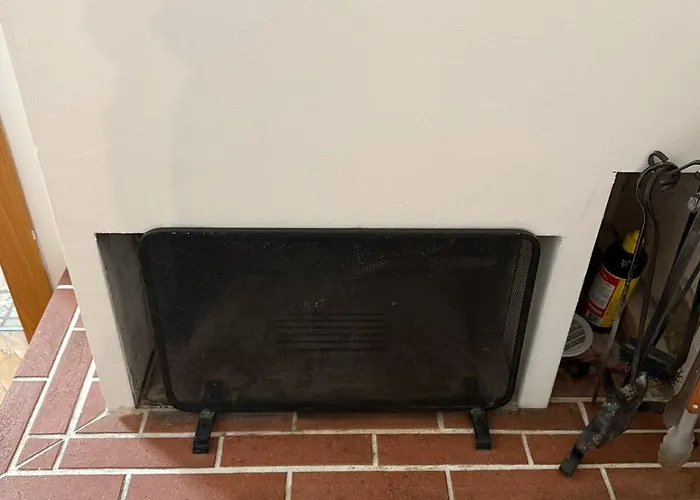 Giulietta Near The Center And The Sea *