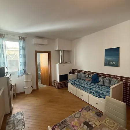 Giulietta Near The Center And The Sea