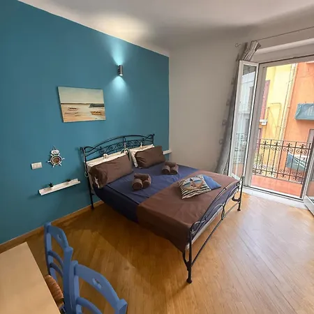 Giulietta Near The Center And The Sea